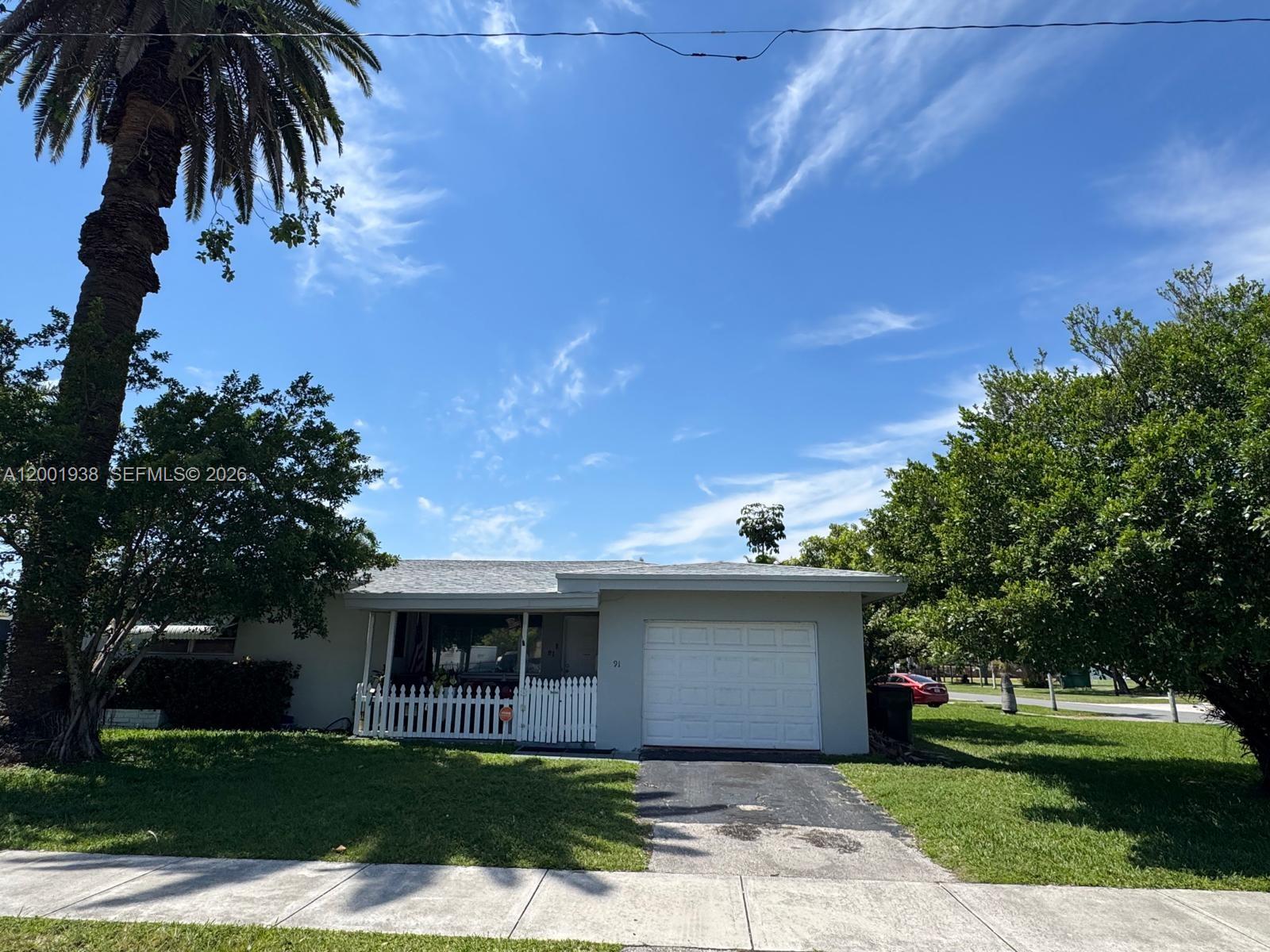 DANIA COUNTRY CLUB ESTATE - Residential