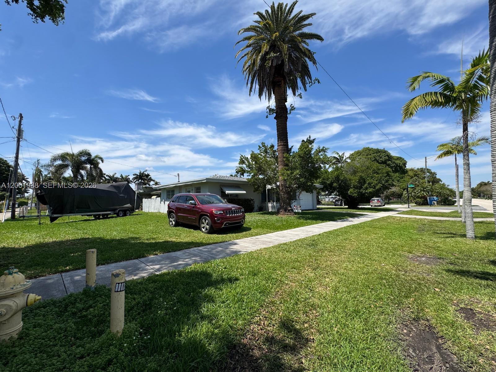 DANIA COUNTRY CLUB ESTATE - Residential