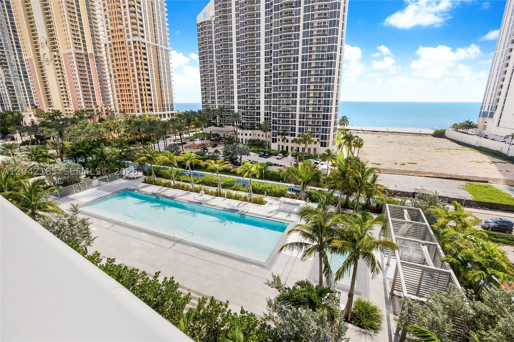 AURORA CONDOMINIUM - Residential