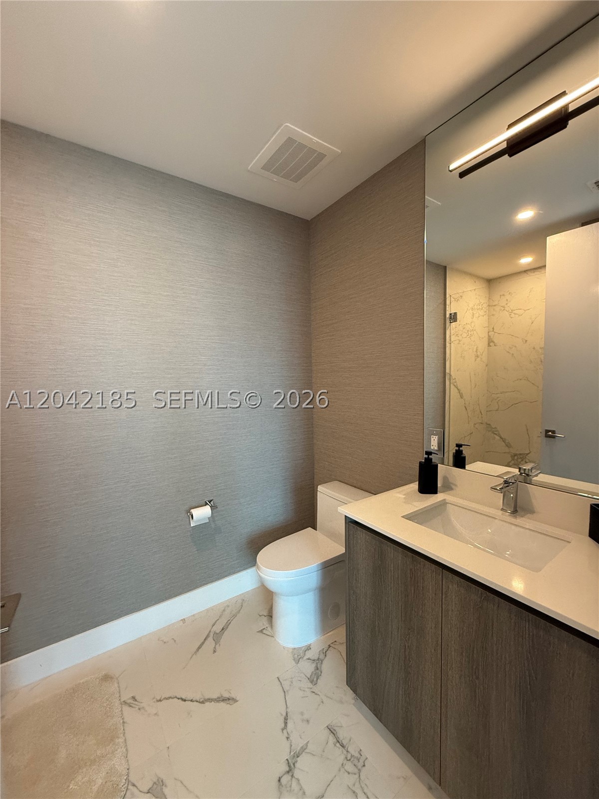 AURORA CONDOMINIUM - Residential