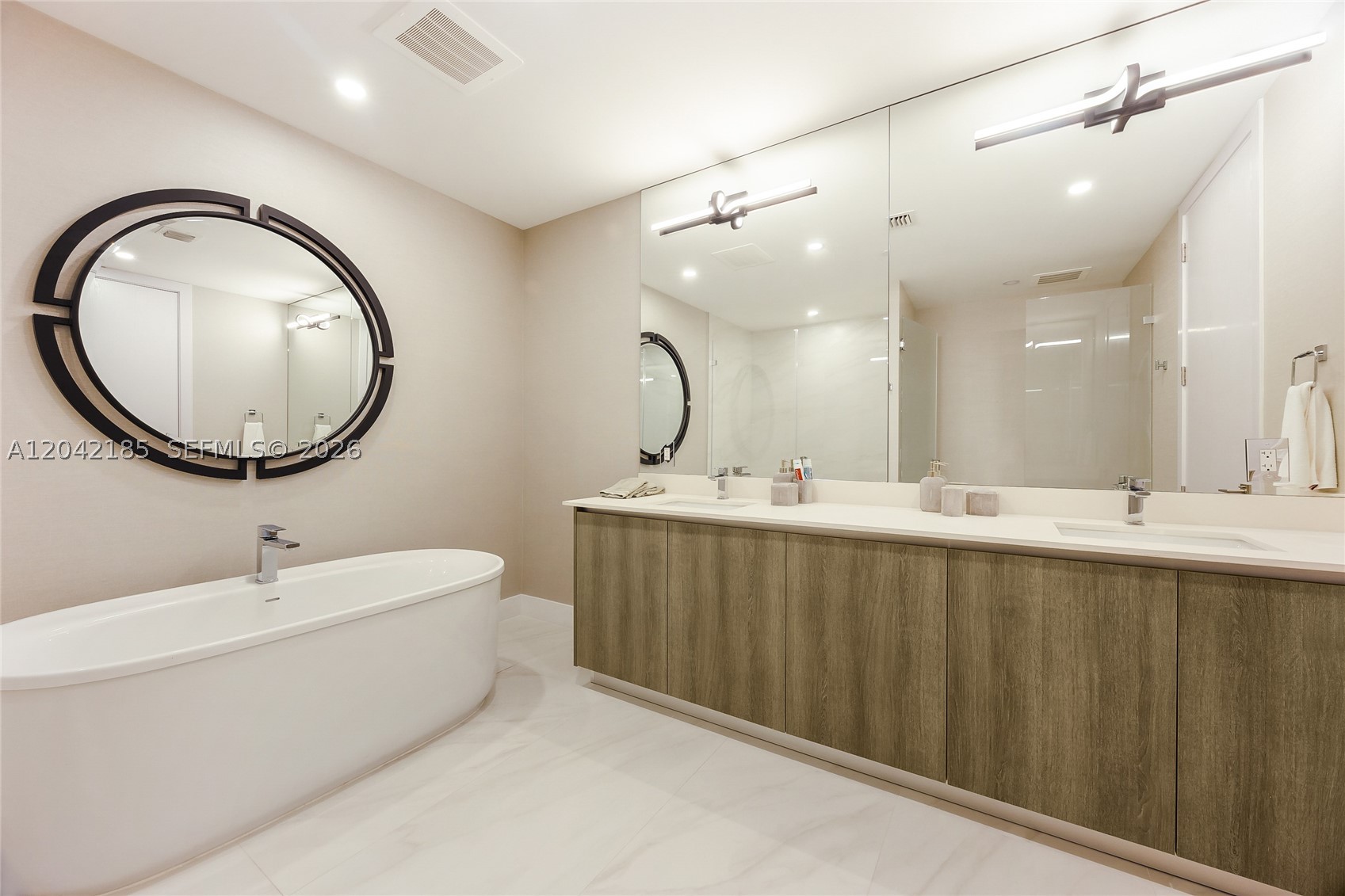 AURORA CONDOMINIUM - Residential