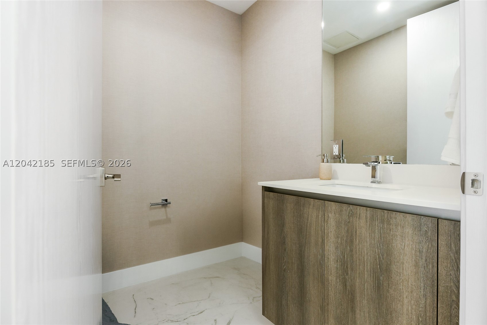 AURORA CONDOMINIUM - Residential