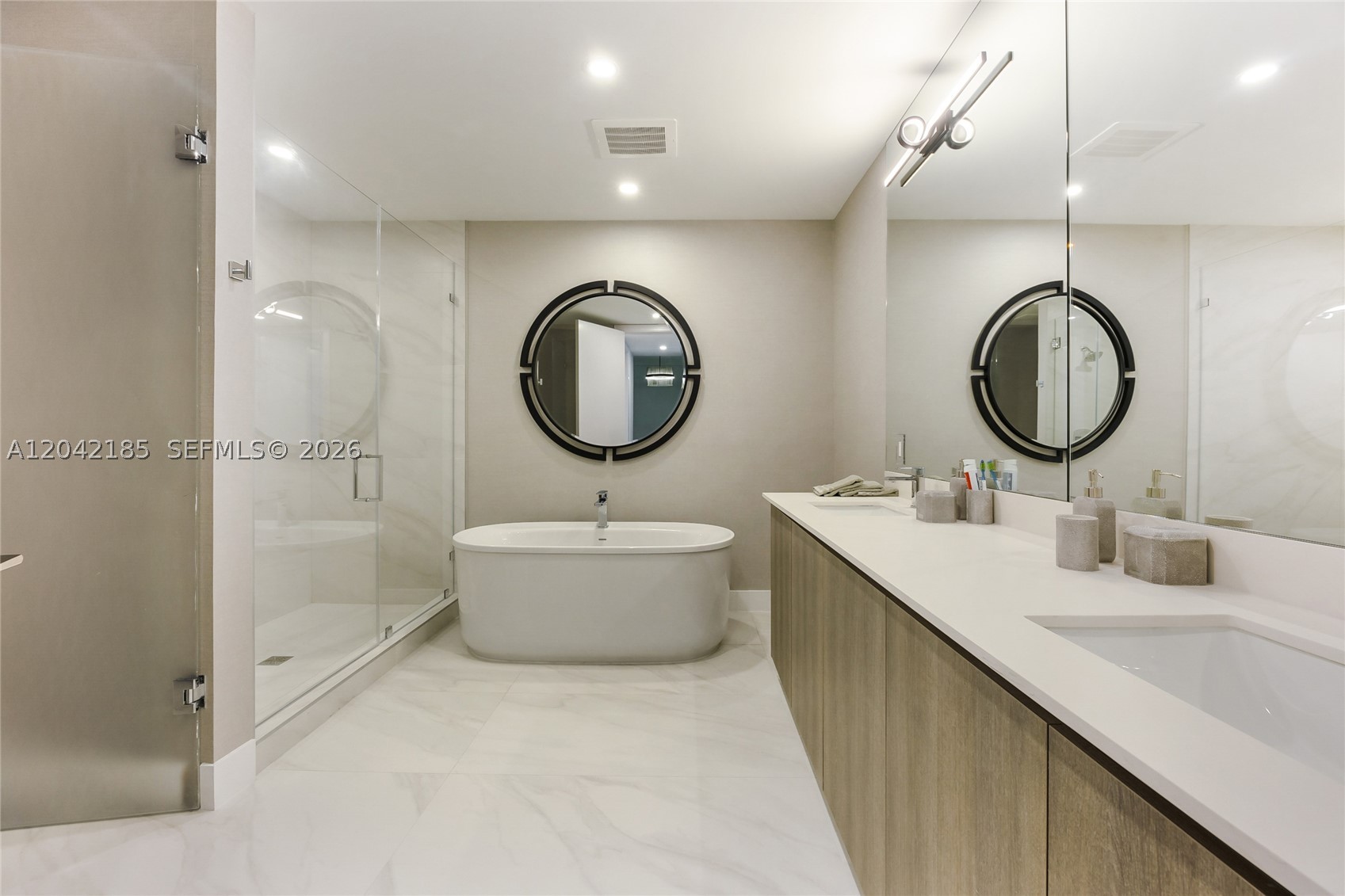 AURORA CONDOMINIUM - Residential