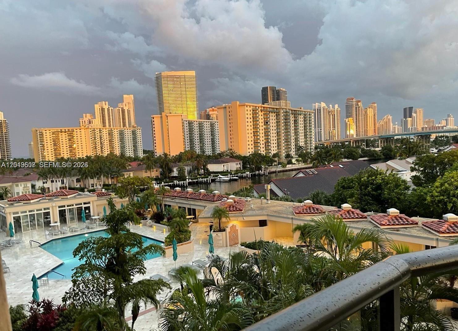 TURNBERRY ISLE SOUTH COND - Residential