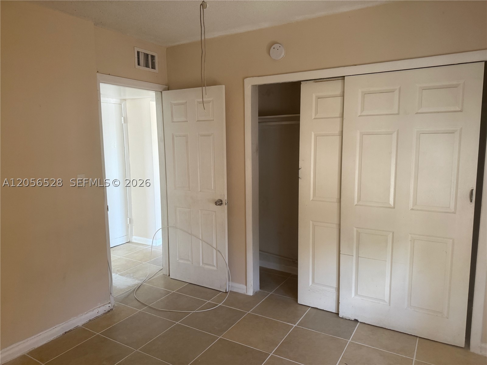 LAWRENCE ESTATES LAND COS - Residential Lease