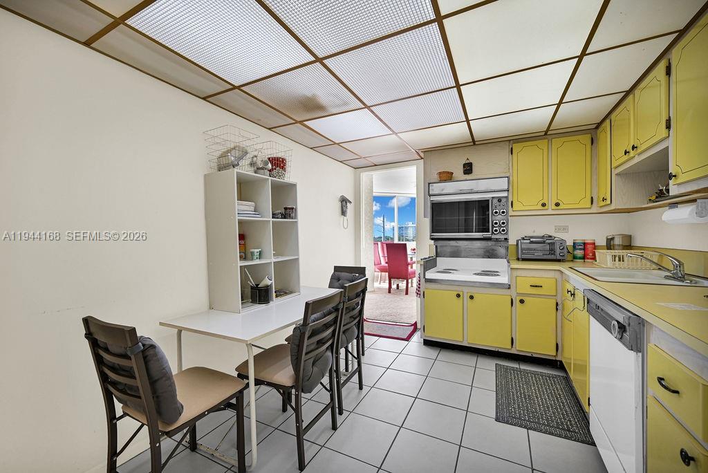 BURLEIGH HOUSE CONDO - Residential