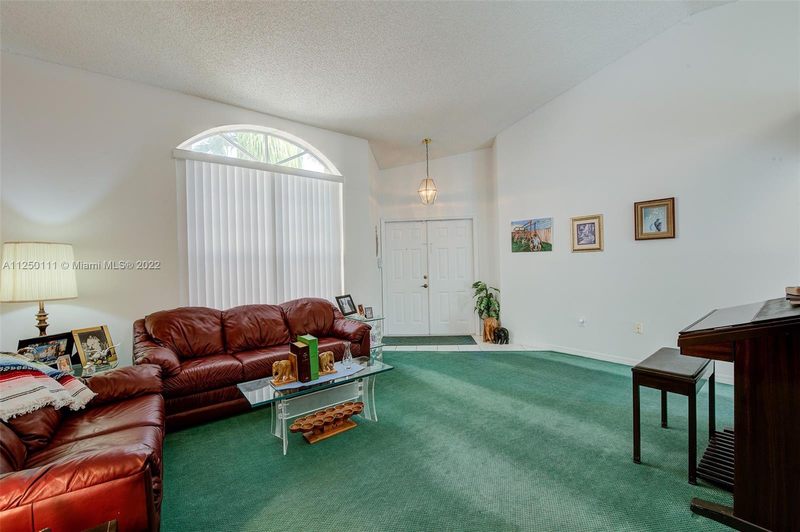 WOODS LAKE - Residential