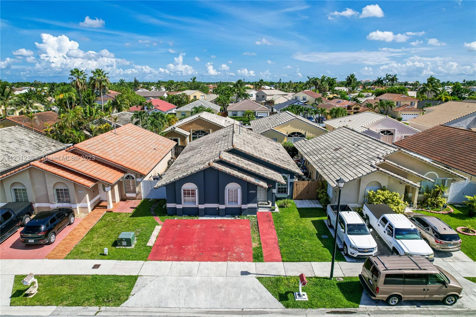 WEST GARDEN HOMES AT LAGO - Residential