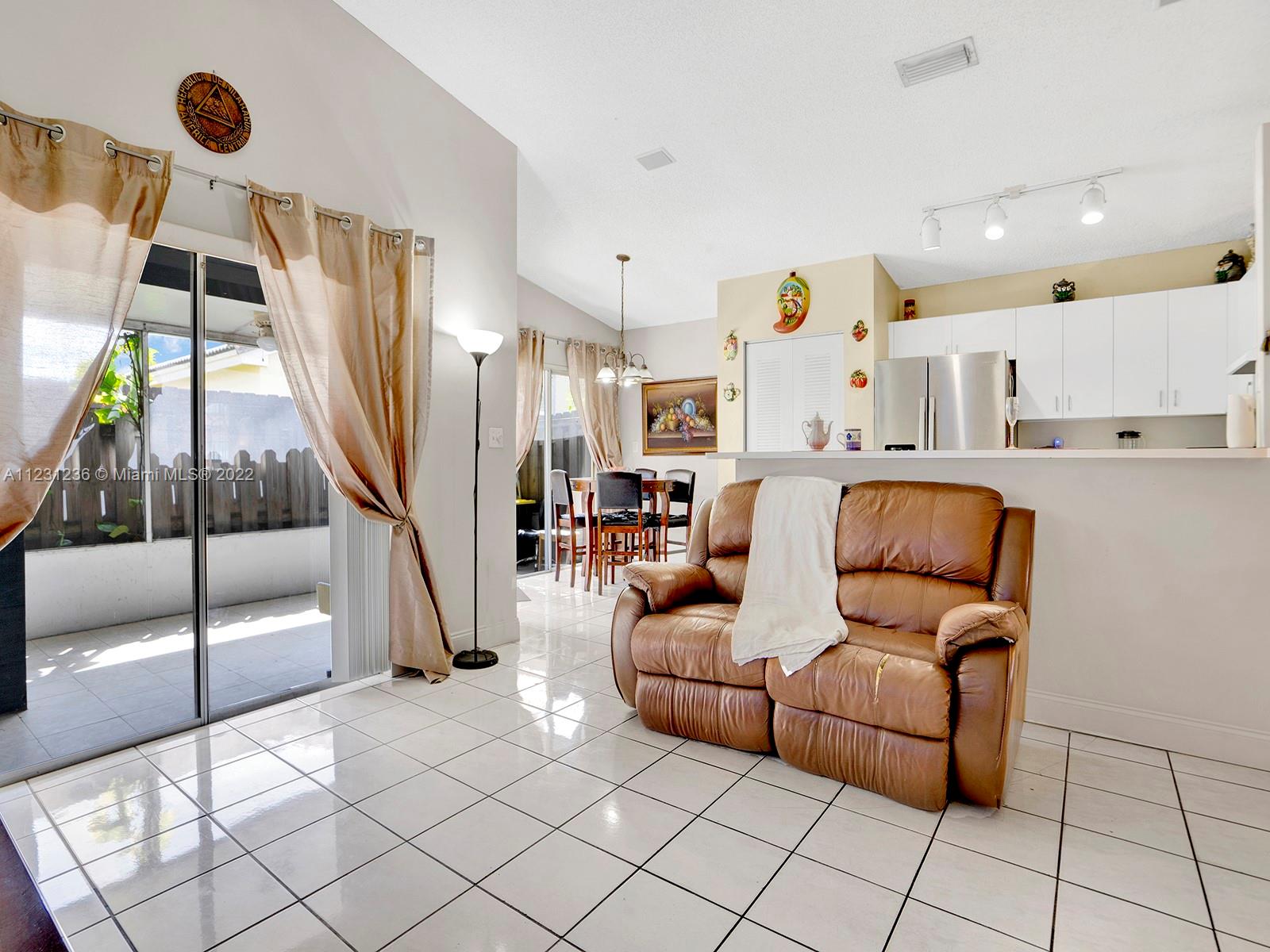 WEST GARDEN HOMES AT LAGO - Residential