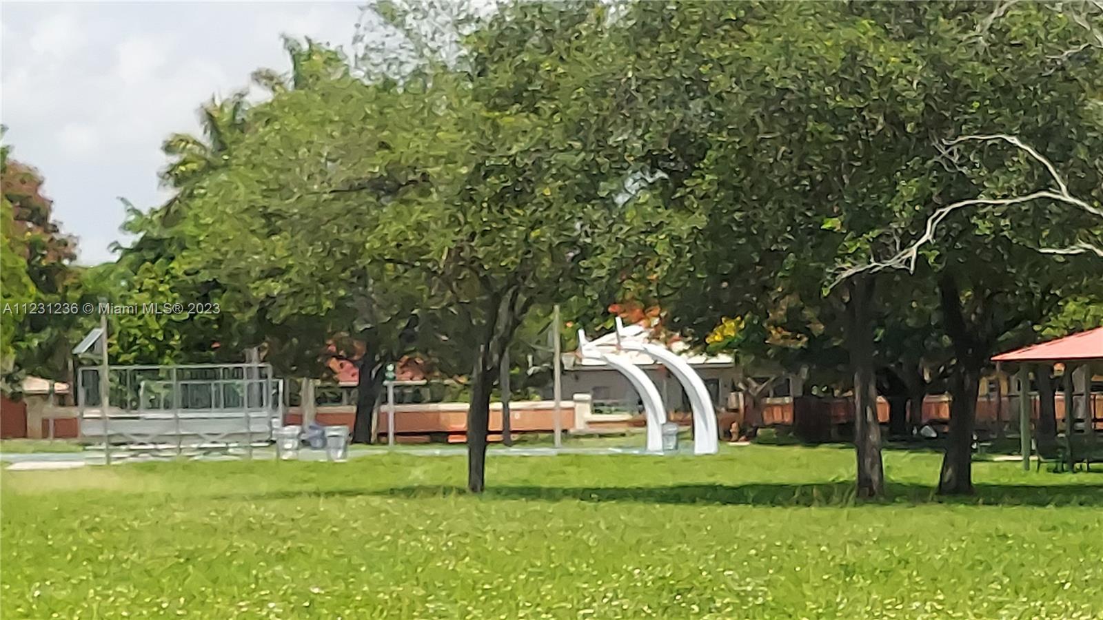 WEST GARDEN HOMES AT LAGO - Residential