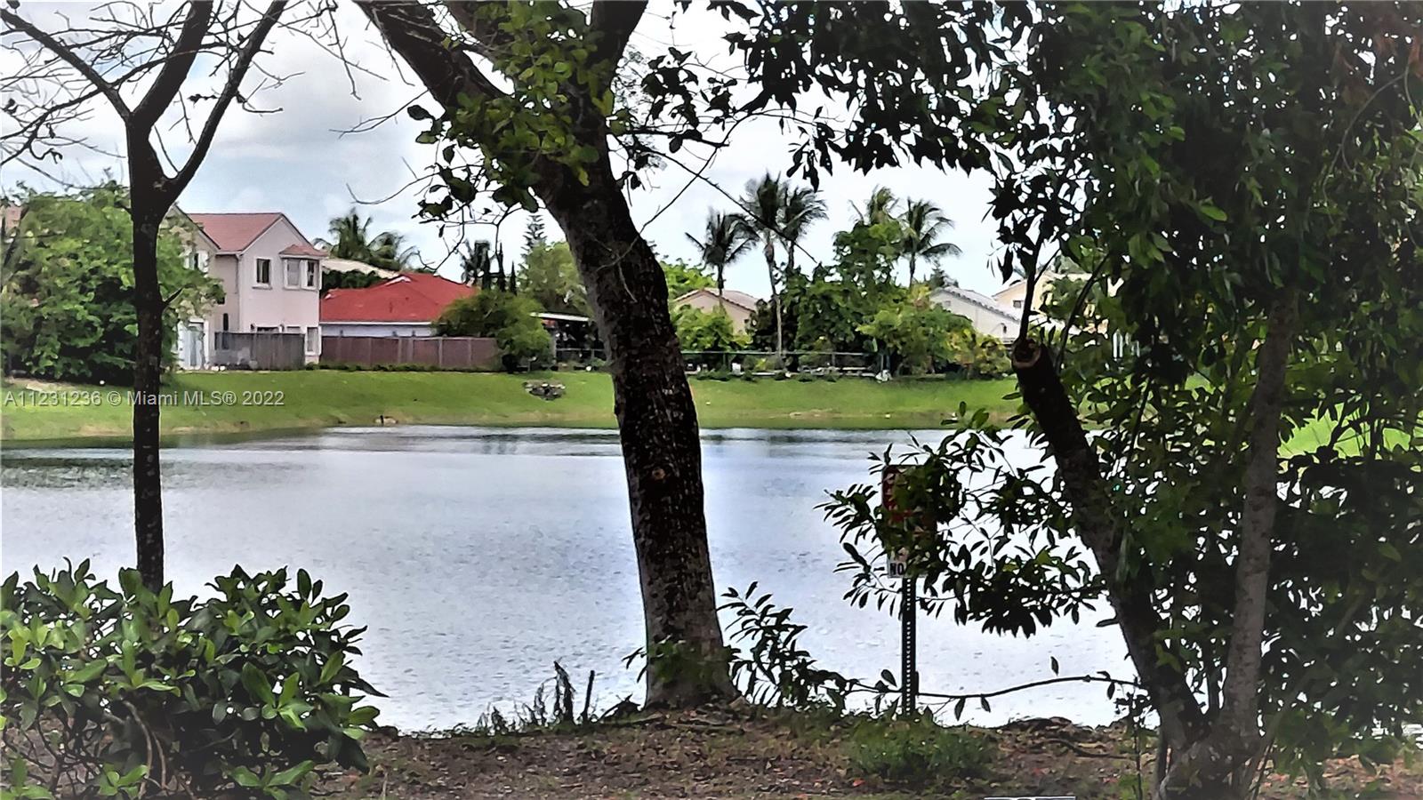 WEST GARDEN HOMES AT LAGO - Residential