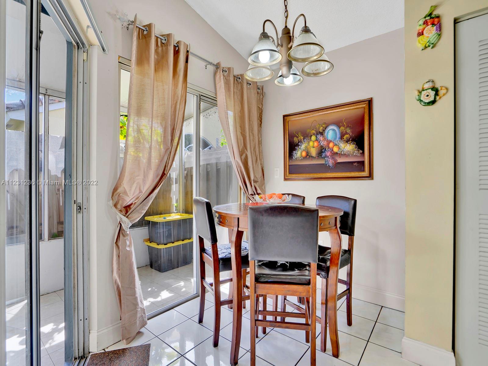 WEST GARDEN HOMES AT LAGO - Residential