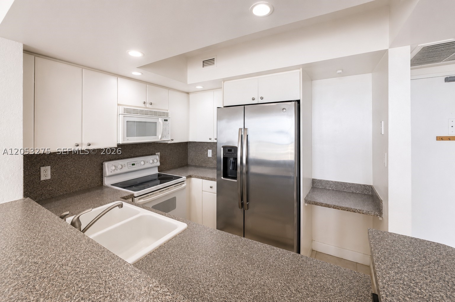 5600 CONDO - Residential Lease
