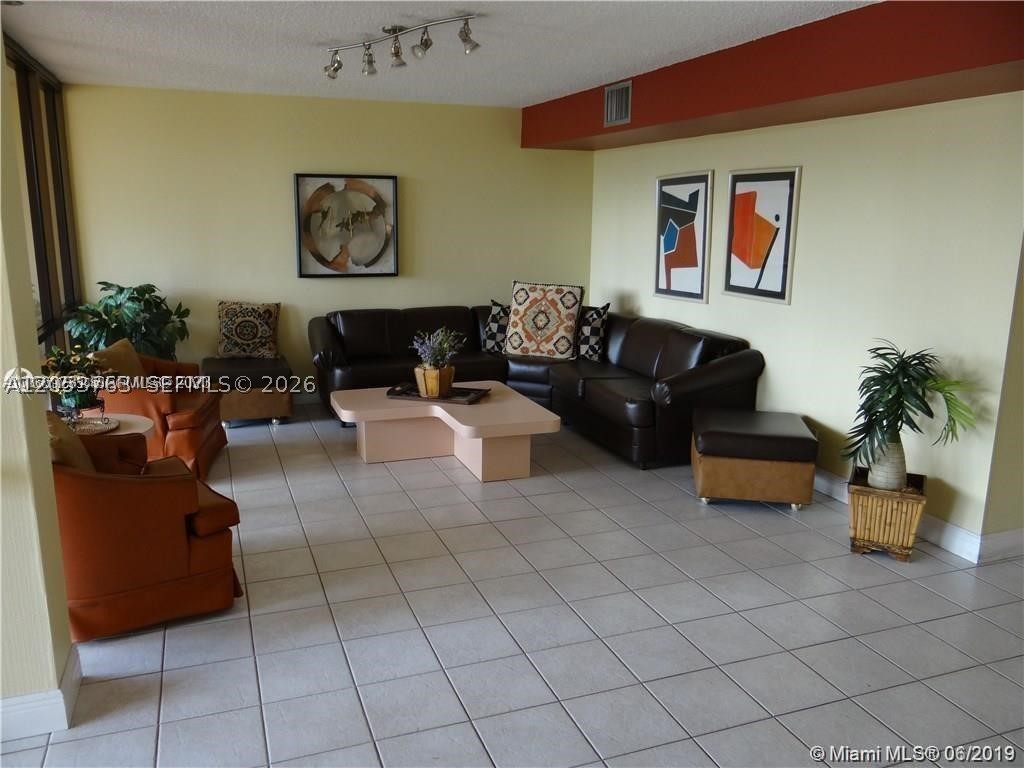 WATERGATE CONDOMINIUM NO - Residential Lease