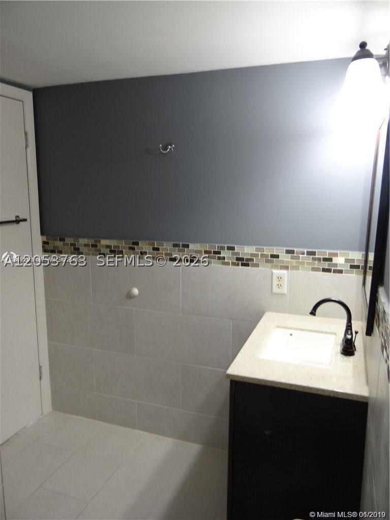 WATERGATE CONDOMINIUM NO - Residential Lease