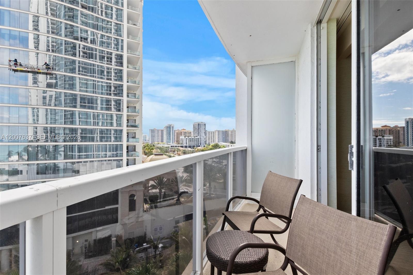 TRUMP INTERNATIONAL SONES - Residential
