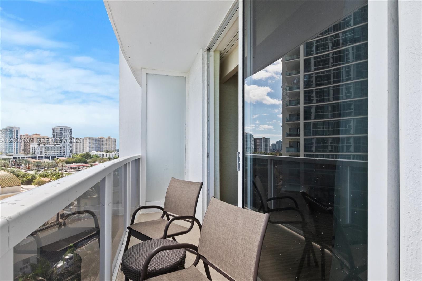 TRUMP INTERNATIONAL SONES - Residential