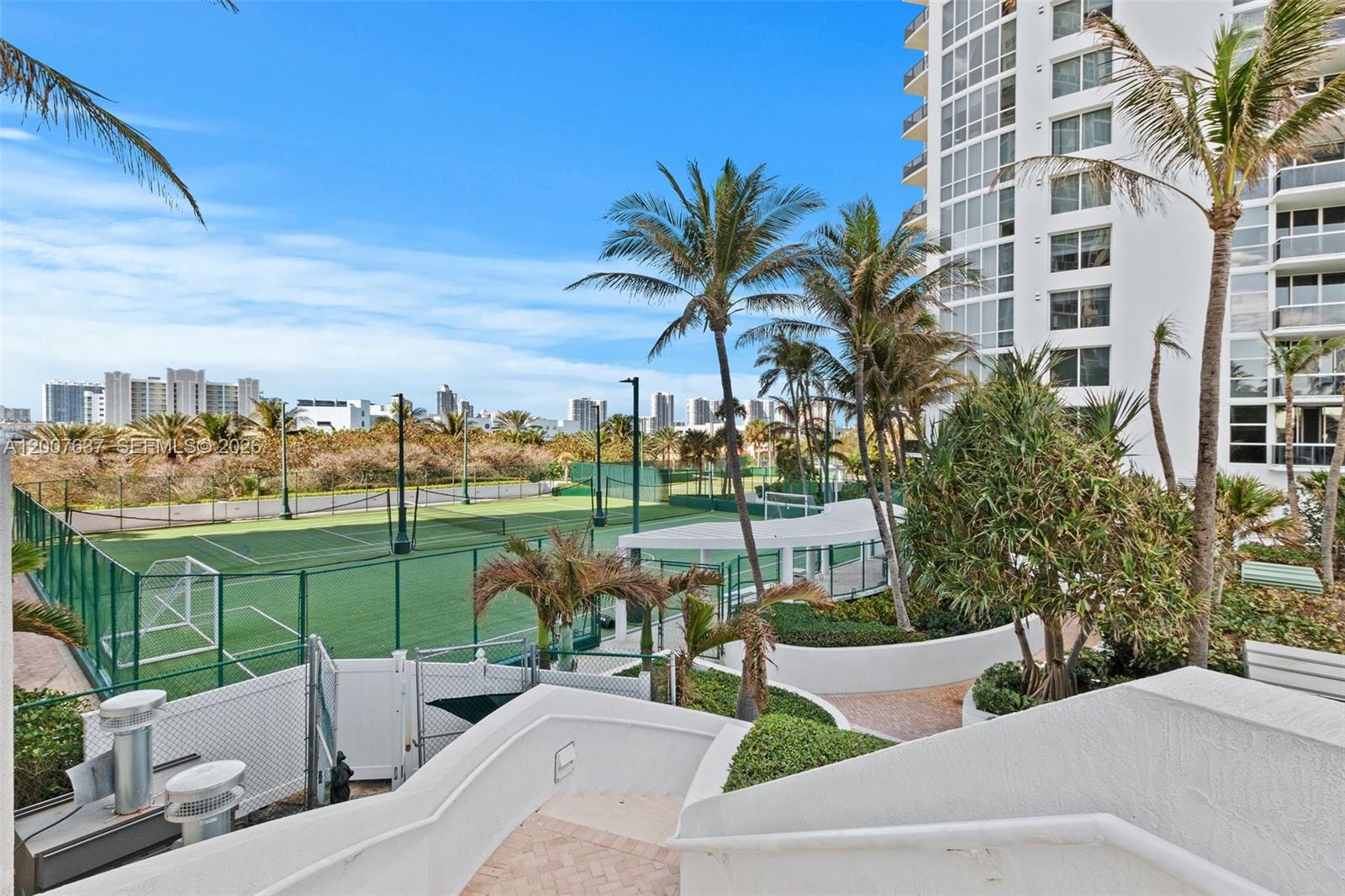 TRUMP INTERNATIONAL SONES - Residential