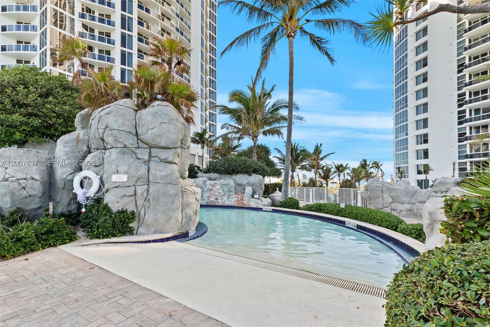 TRUMP INTERNATIONAL SONES - Residential