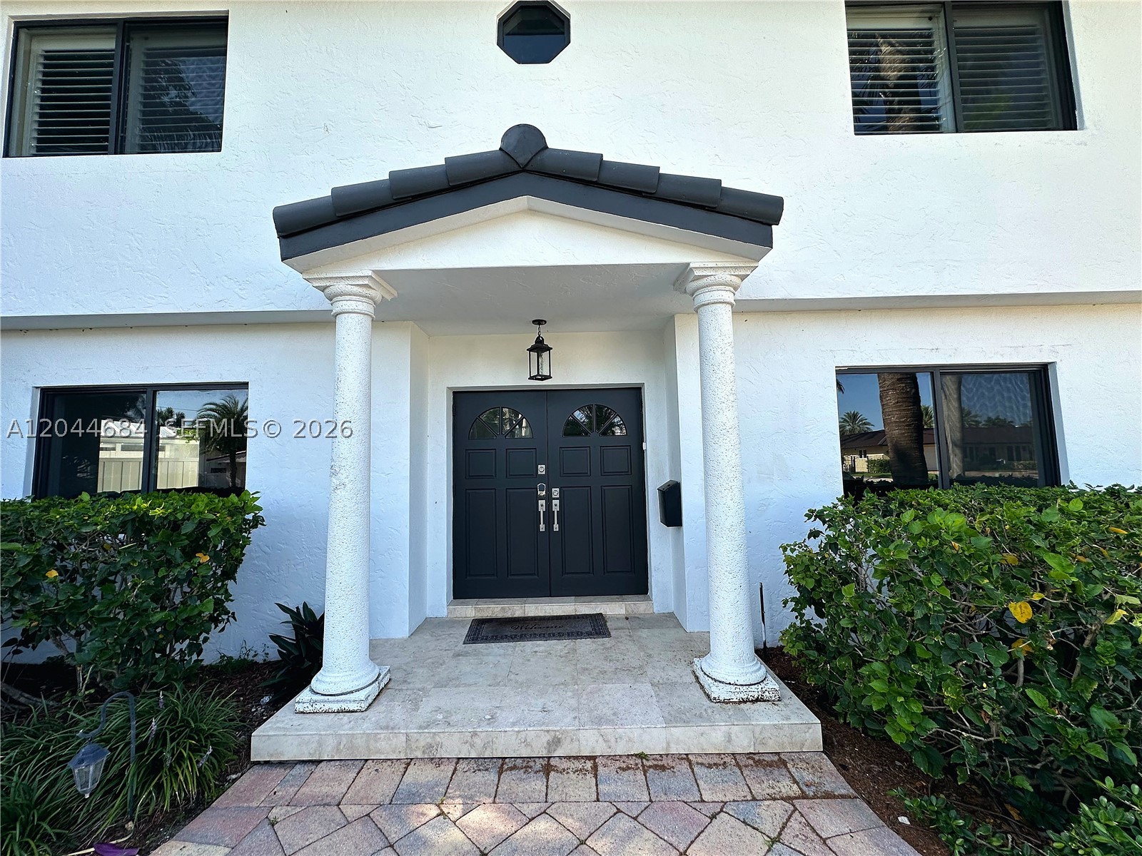 SANTA BARBARA SHORES - Residential