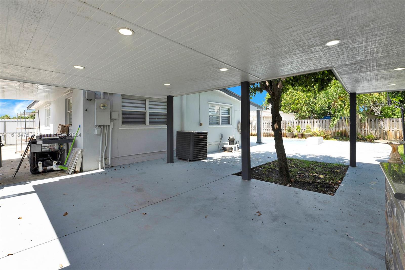 HERITAGE HOMES - Residential