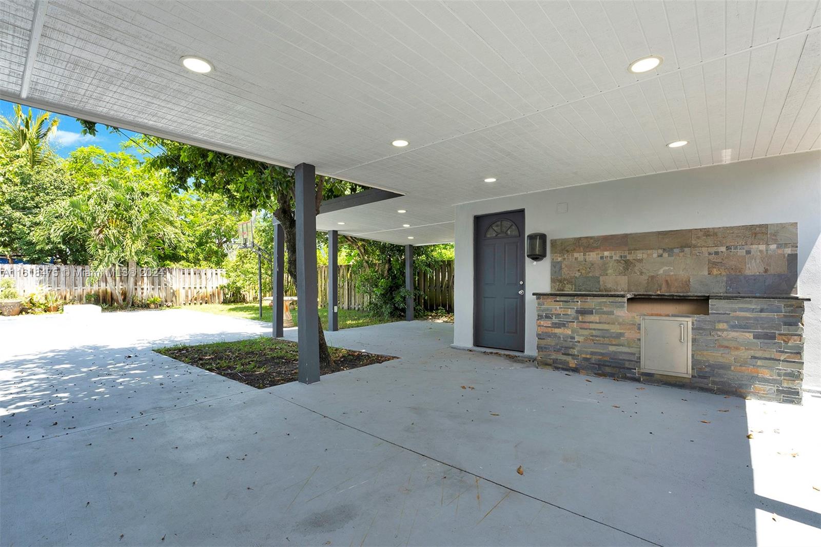 HERITAGE HOMES - Residential