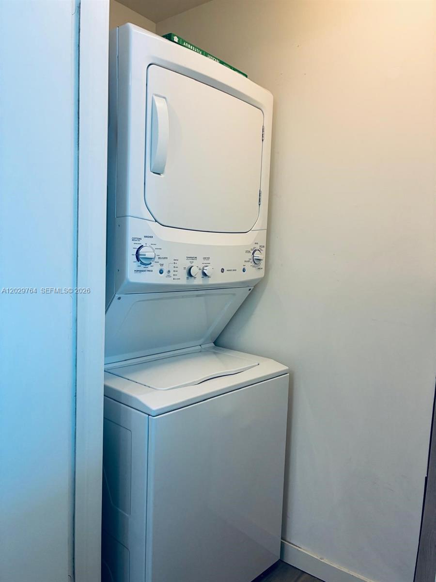 1100 MILLECENTO RESIDENCE - Residential Lease