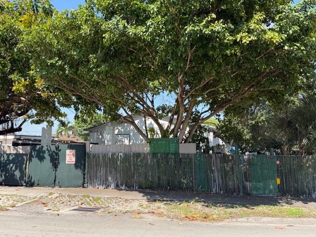 INGLESIDE PARK 1ST ADDN - Residential