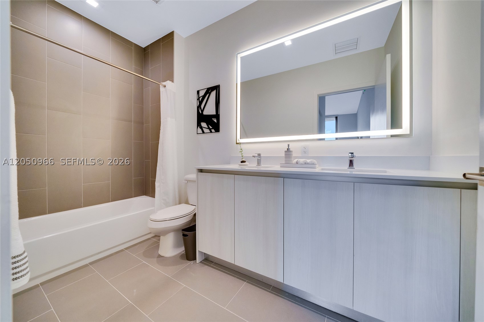 HOLLYWOOD - Residential Lease
