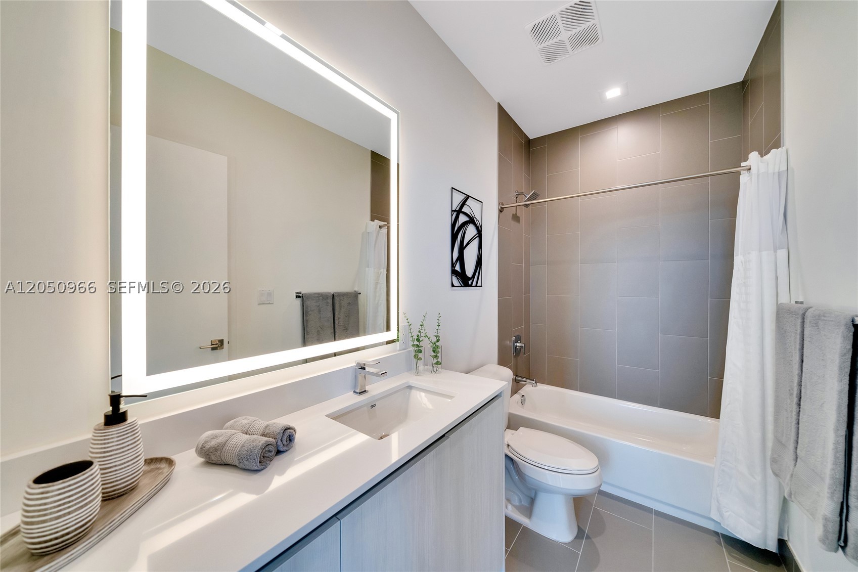 HOLLYWOOD - Residential Lease