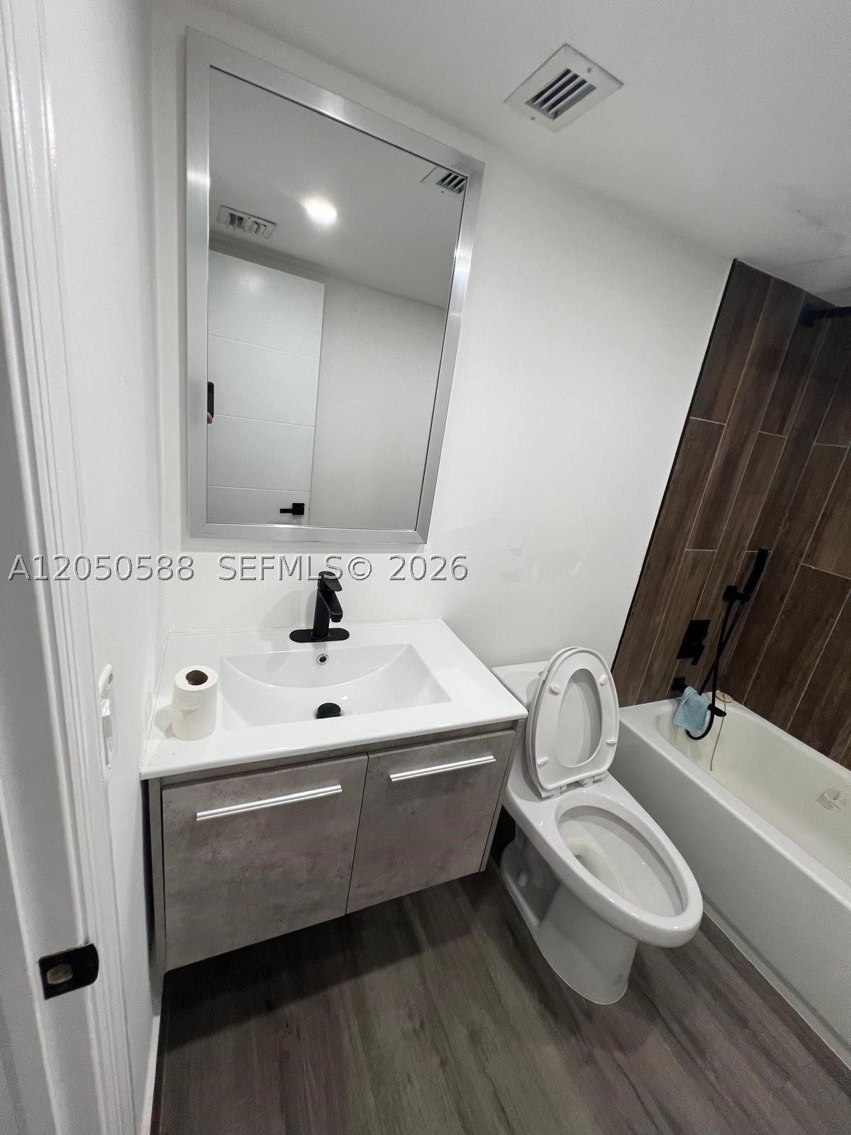 OAKS CONDO - Residential Lease