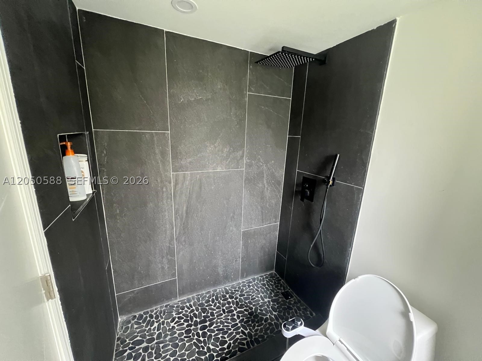 OAKS CONDO - Residential Lease