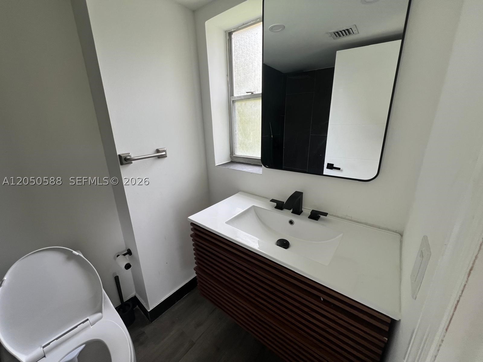 OAKS CONDO - Residential Lease
