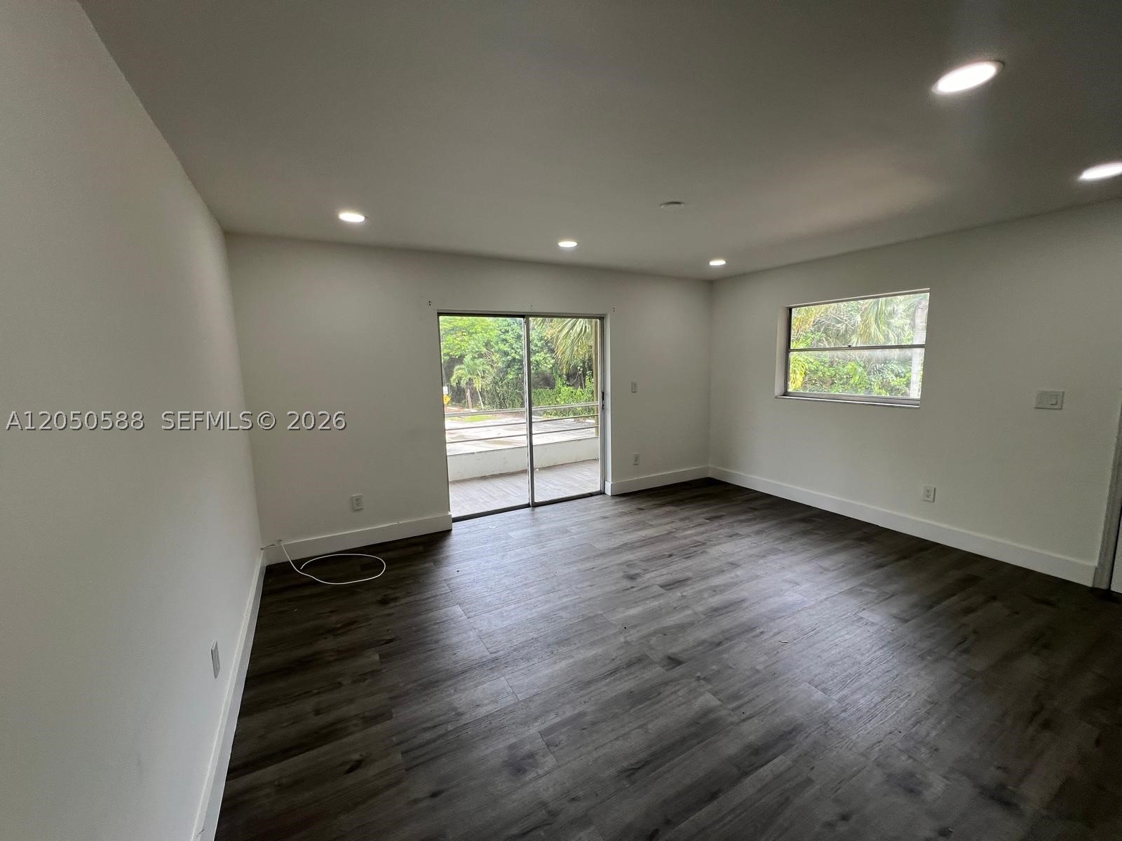 OAKS CONDO - Residential Lease