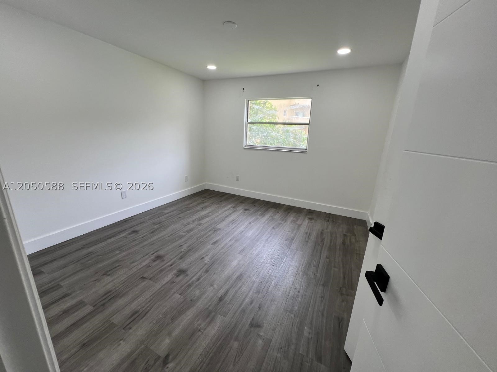 OAKS CONDO - Residential Lease