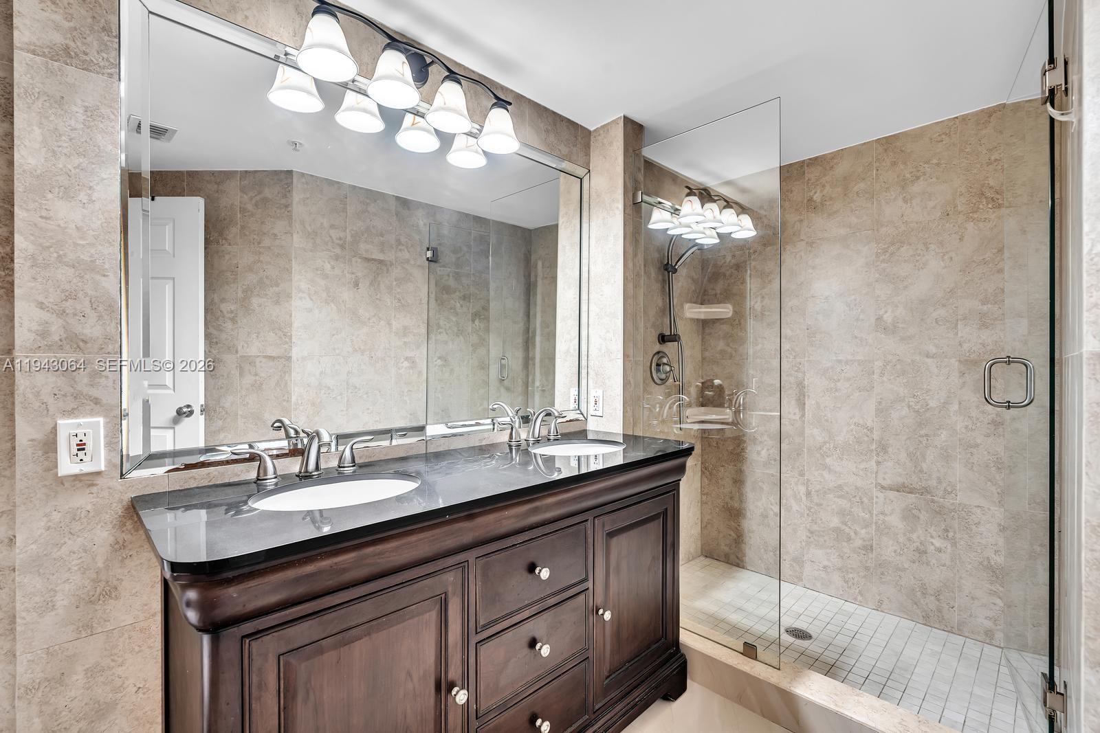 PORTO BELLAGIO CONDO - Residential