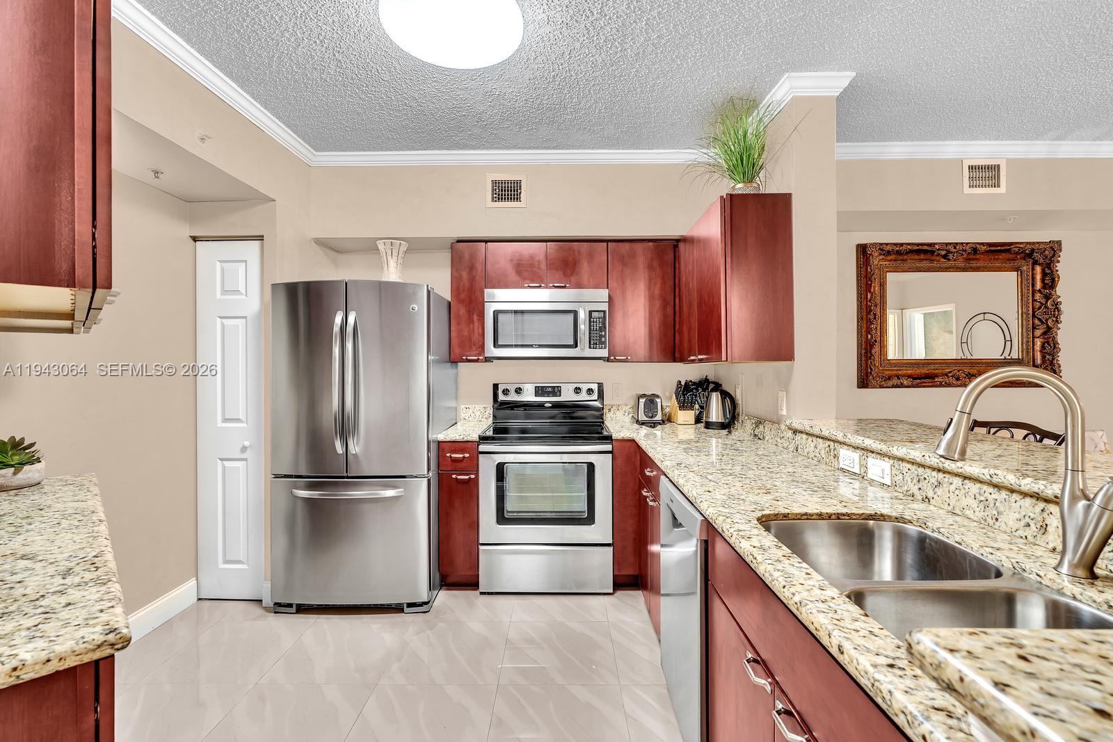 PORTO BELLAGIO CONDO - Residential