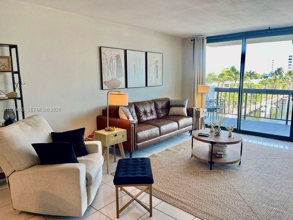 CORAL TOWERS CONDO - Residential