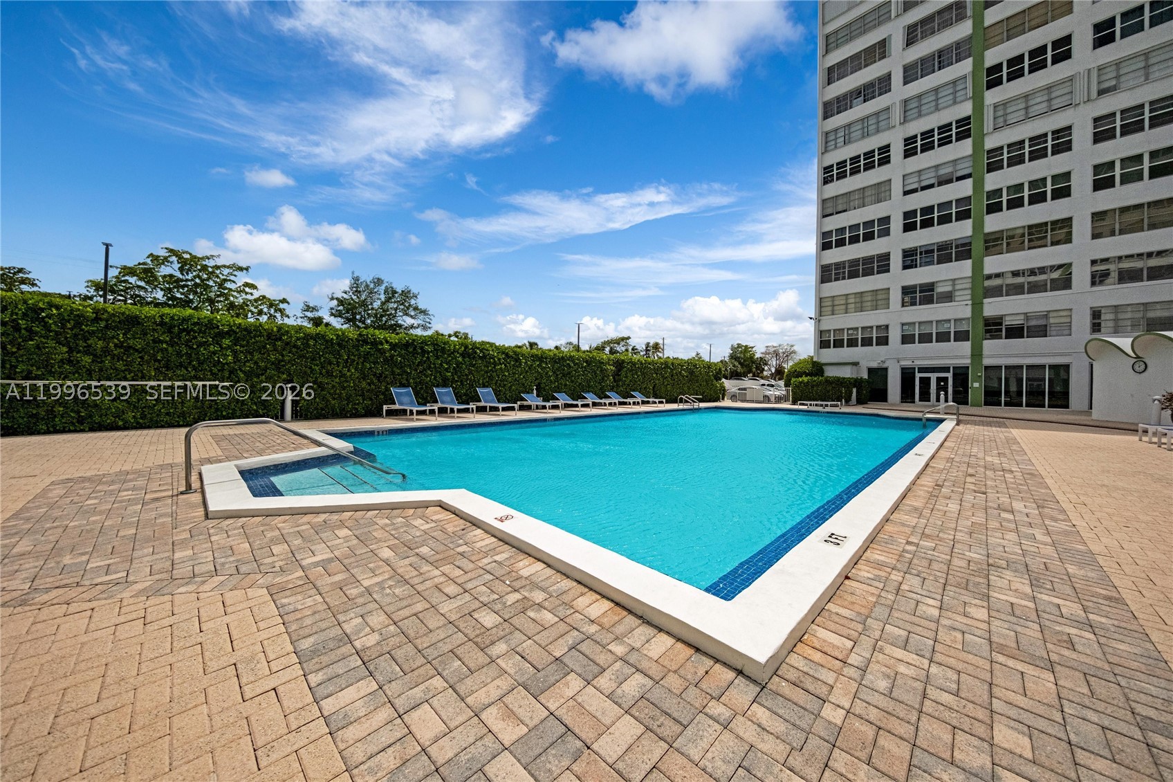 BAYVIEW TOWERS CONDO SOUT - Residential