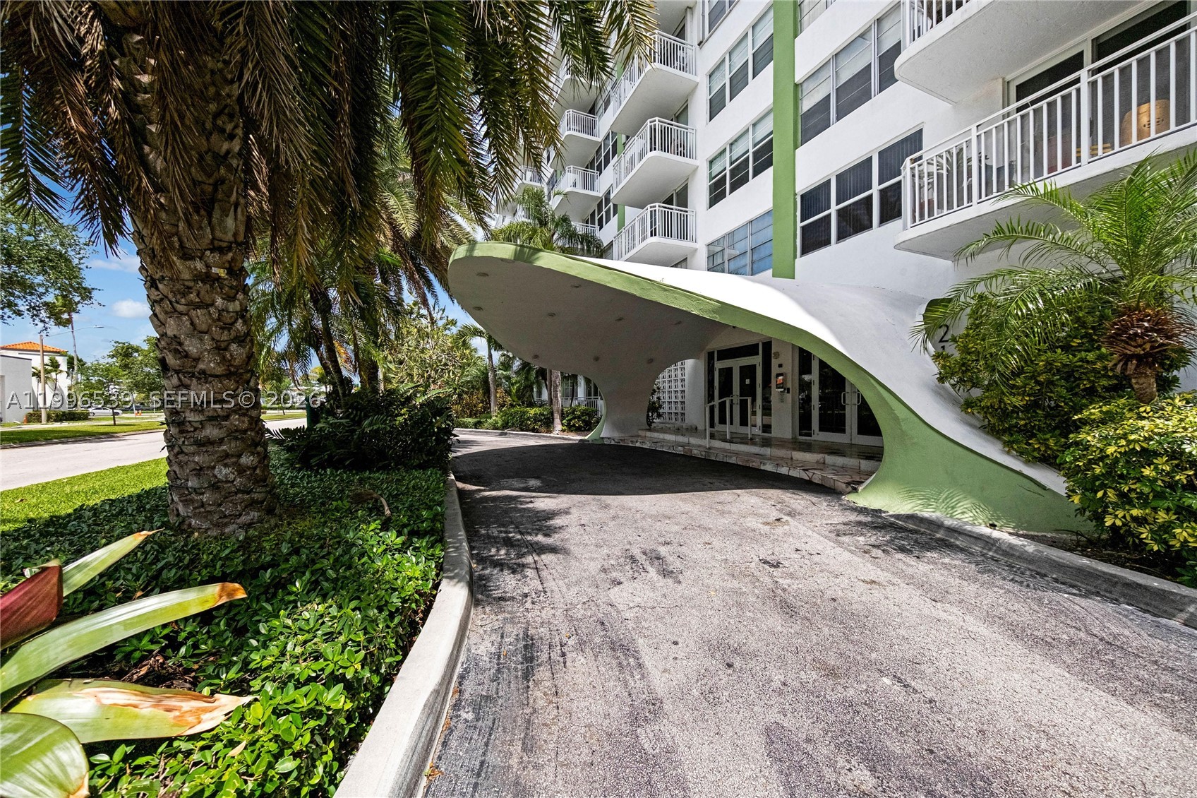 BAYVIEW TOWERS CONDO SOUT - Residential