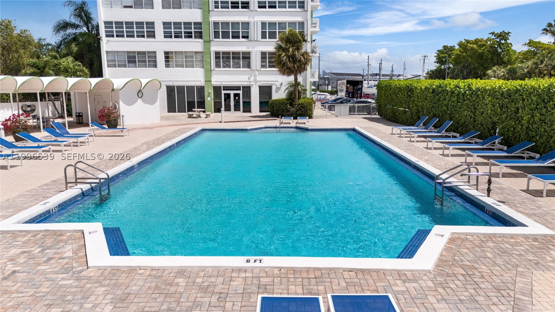 BAYVIEW TOWERS CONDO SOUT - Residential