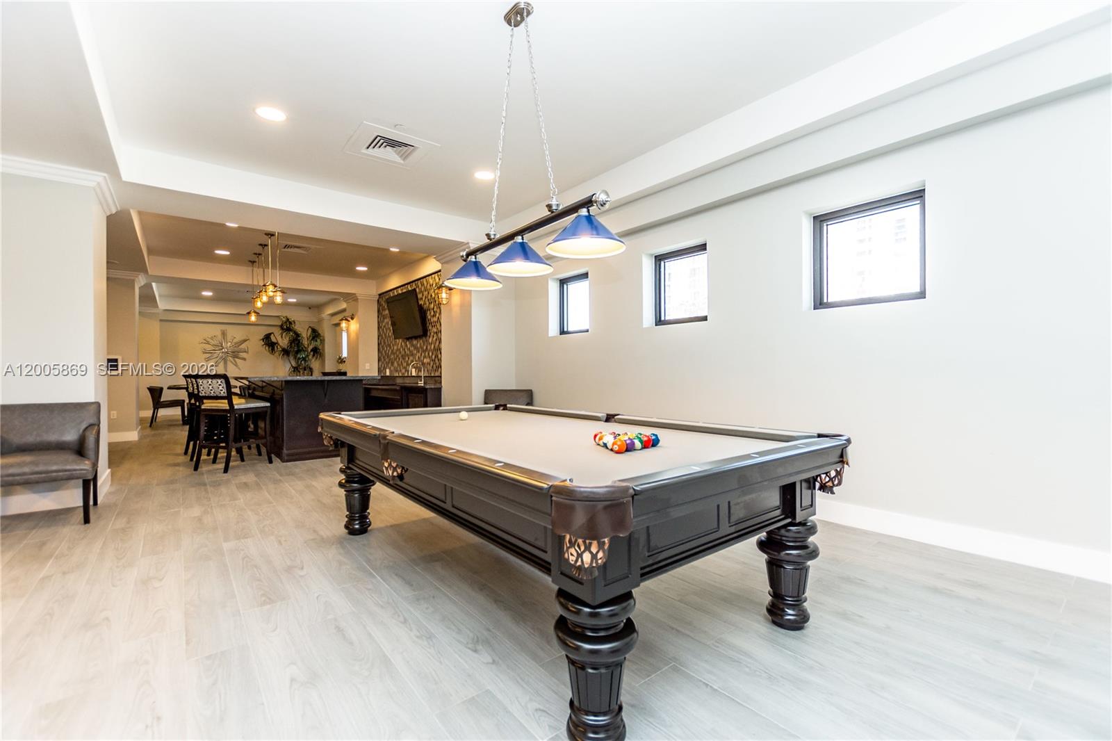 WAVE CONDO - Residential