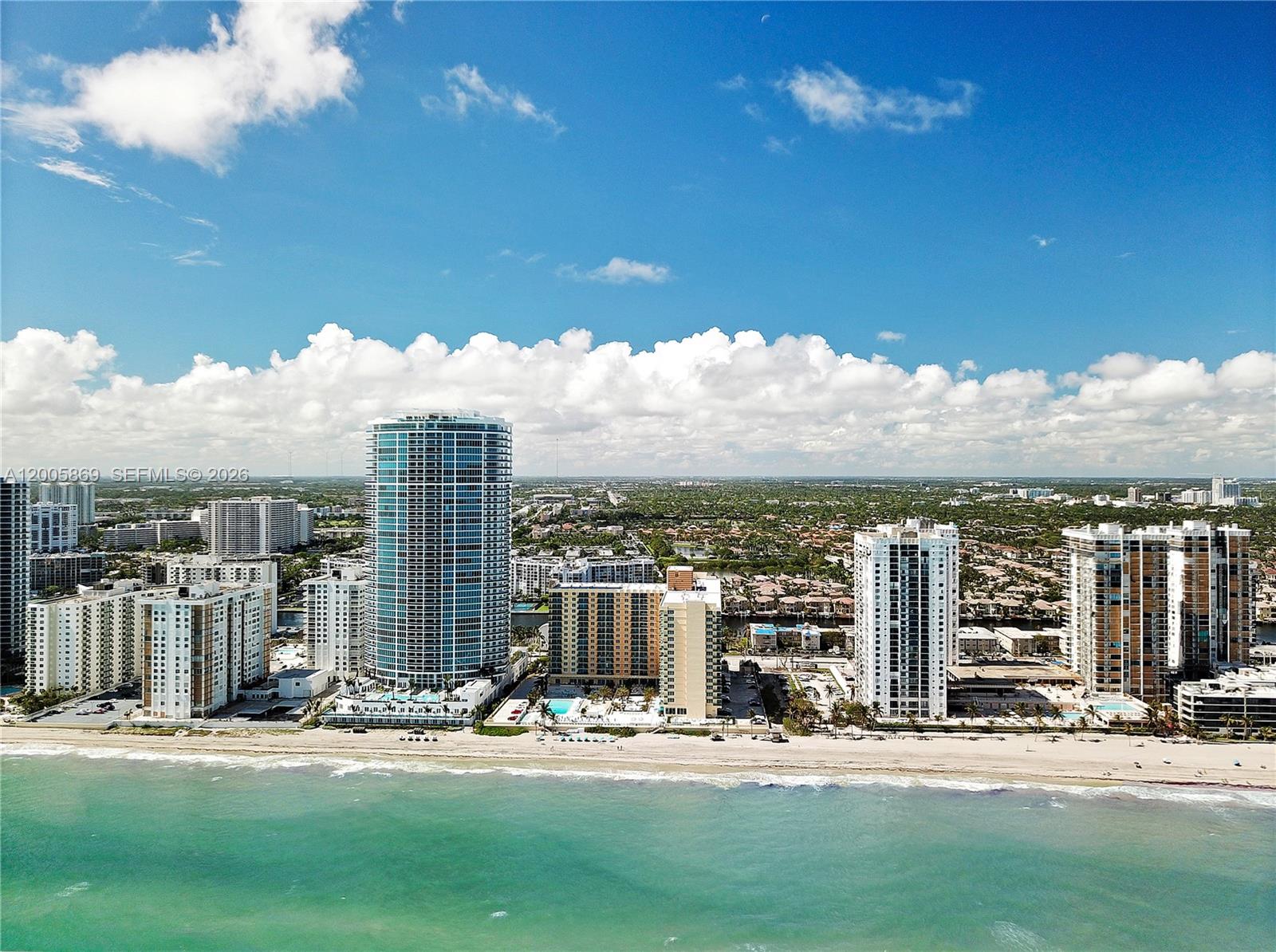 WAVE CONDO - Residential