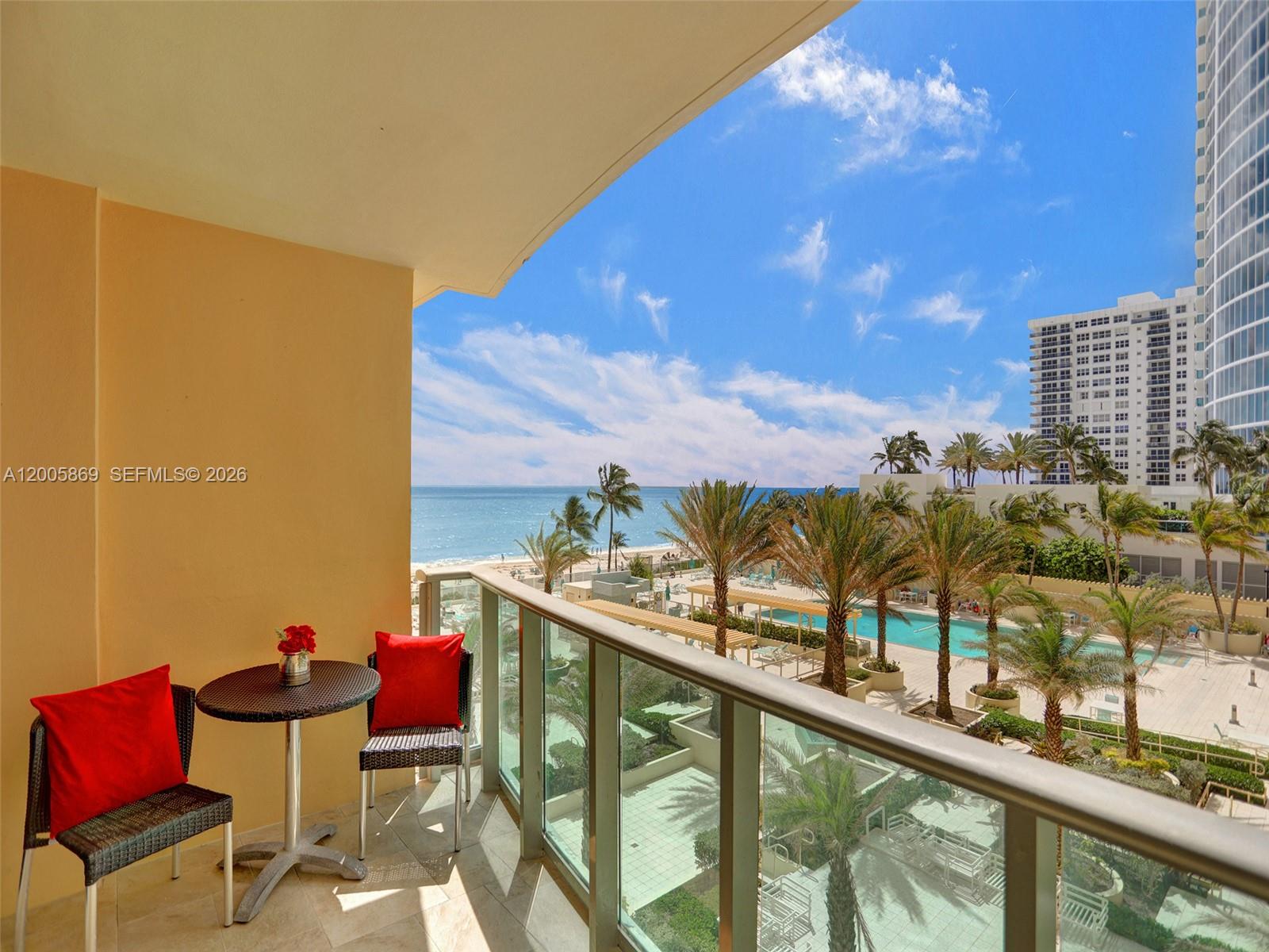 WAVE CONDO - Residential