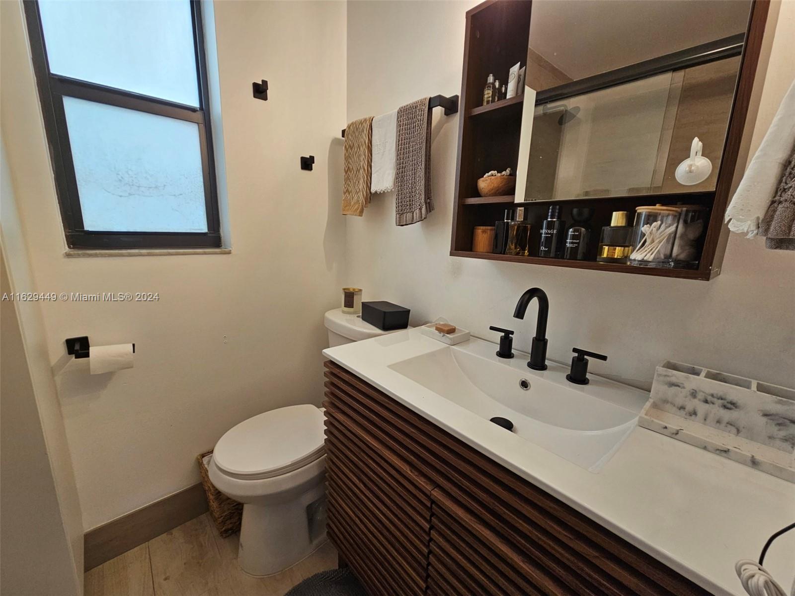 VALENCIA TOWNHOUSE CONDO - Residential Lease