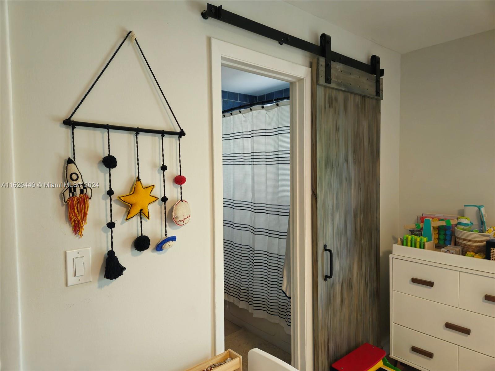 VALENCIA TOWNHOUSE CONDO - Residential Lease