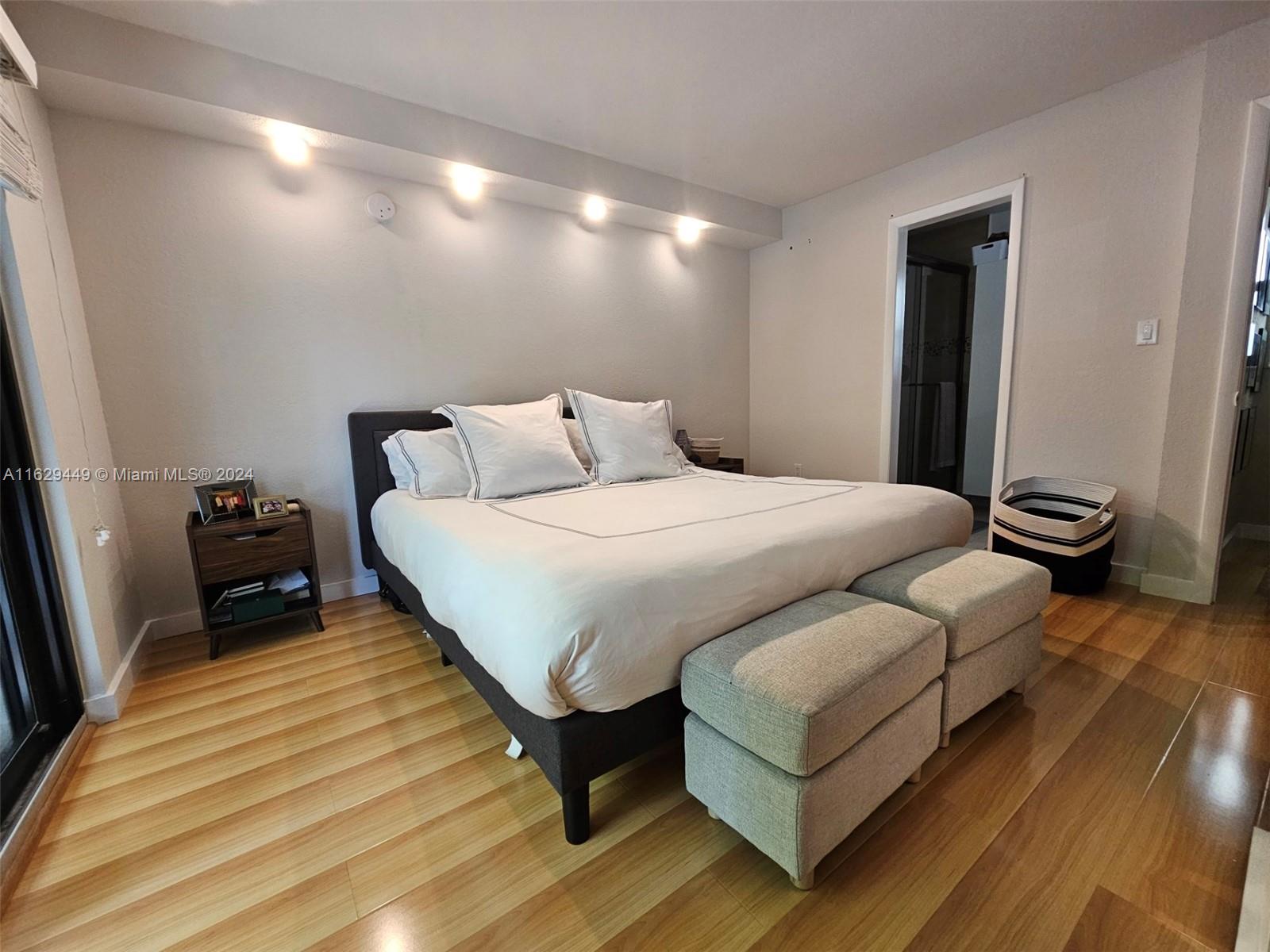 VALENCIA TOWNHOUSE CONDO - Residential Lease