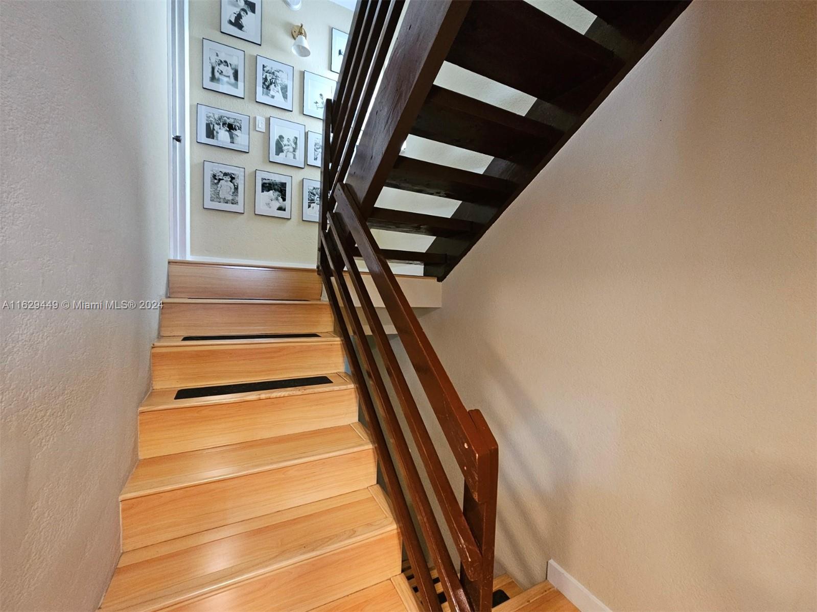 VALENCIA TOWNHOUSE CONDO - Residential Lease