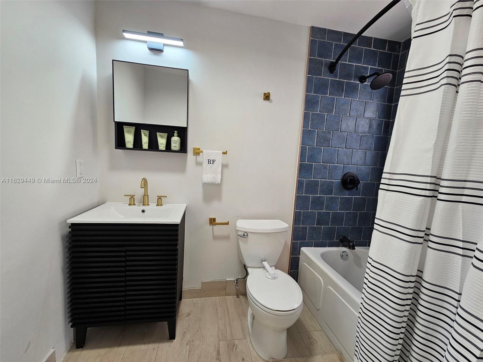 VALENCIA TOWNHOUSE CONDO - Residential Lease
