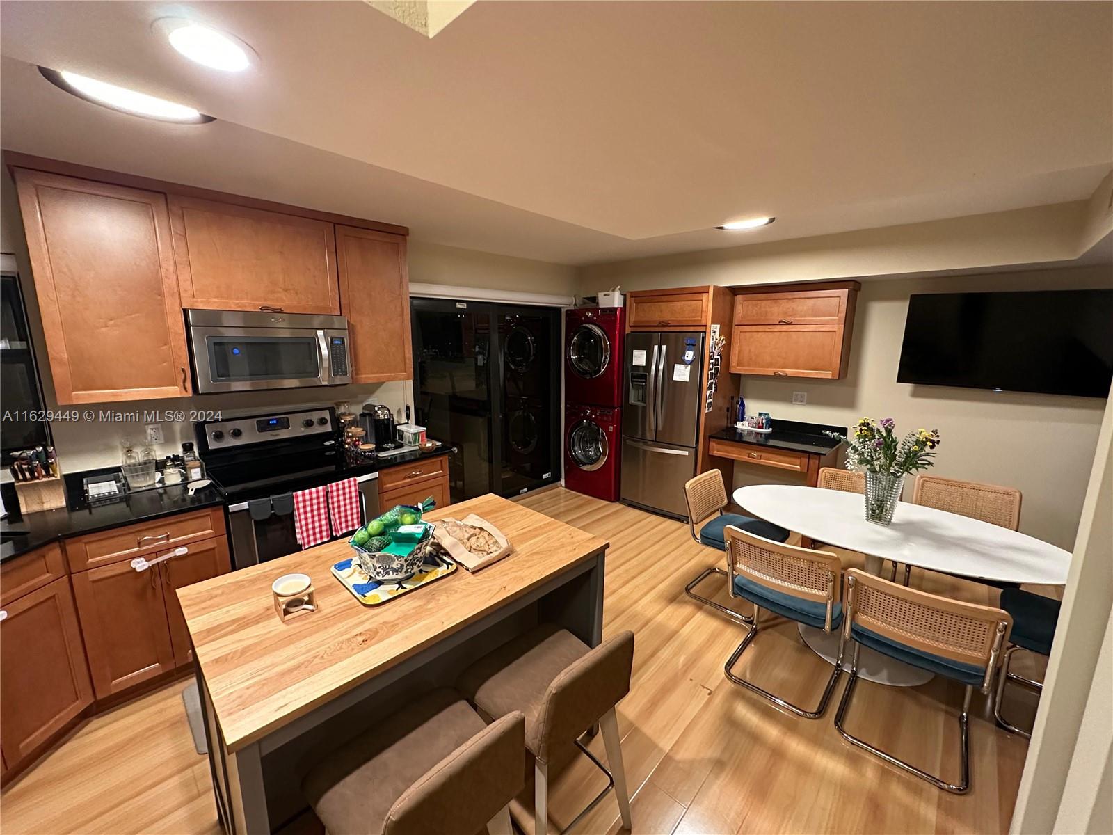VALENCIA TOWNHOUSE CONDO - Residential Lease